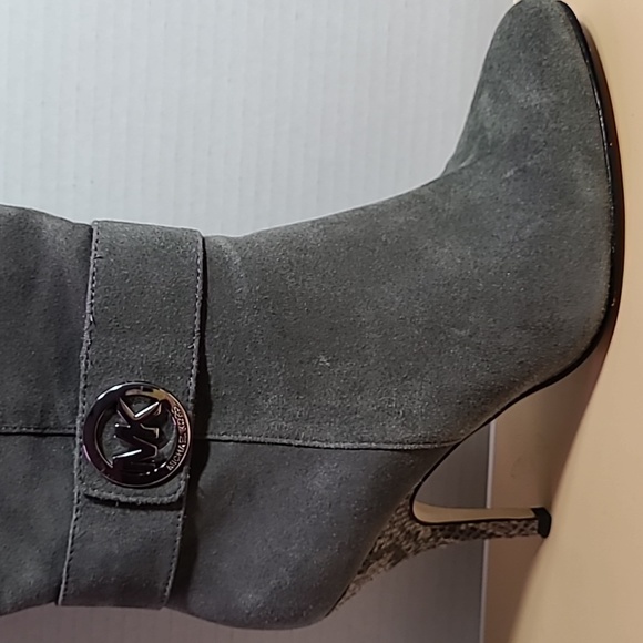 Michael Kors Caroline Grey Suede/Embossed Leather Snake Skin Heels Size 7 - Picture 2 of 6